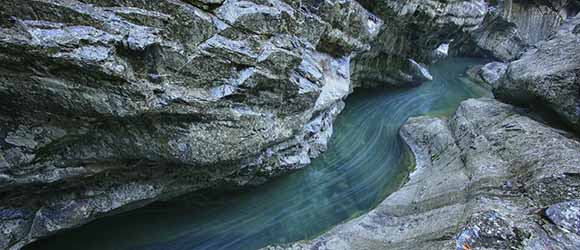 Schlucht in den Pyrenäen